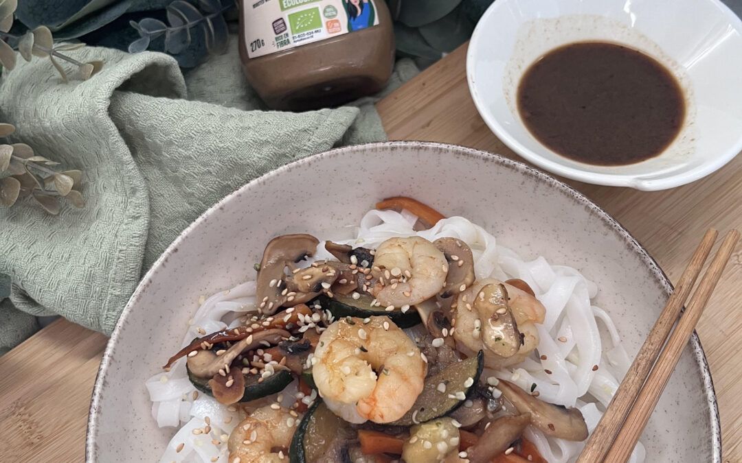 noodles con salsa de tahini y soja